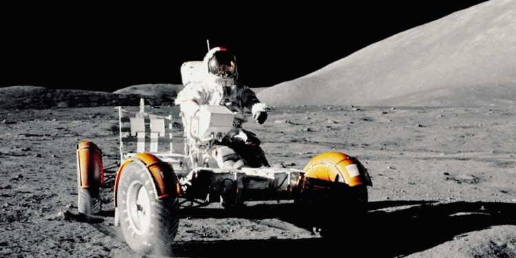 Astronauta e veículo na superfície da Lua, imagem ilustrativa para matéria sobre o rover lunar MAGPIE