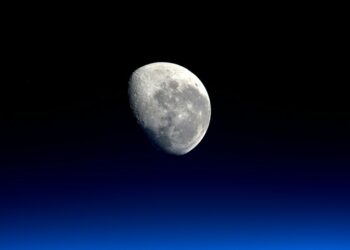Superfície da Lua, imagem ilustrativa para matéria sobre modelo de inteligência artificial da NASA e IBM
