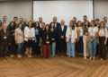 Representantes brasileiros e britânicos reunidos em oficina sobre negociação de preços de tecnologias em saúde