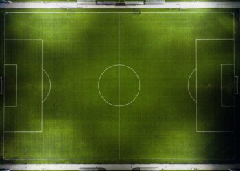 Campo de futebol visto de cima, imagem ilustrativa para matéria sobre o Brasileirão Feminino
