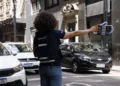 Agente do Detran-SP durante atividade de fiscalização de trânsito