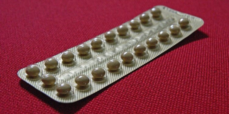 Cartelas de comprimidos contraceptivos em imagem ilustrativa