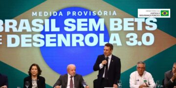 Presidente Lula e ministros durante cerimônia sobre a proibição das bets e o Desenrola Brasil 3.0 em São Paulo