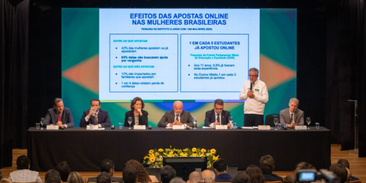 Autoridades durante apresentação de dados e medidas relacionadas às apostas online no Brasil