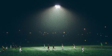 Jogadores em campo durante partida de futebol, imagem ilustrativa para matéria sobre o Brasileirão