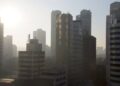 Vista do céu e prédios de São Paulo em dia ensolarado, usada como imagem ilustrativa da onda de calor
