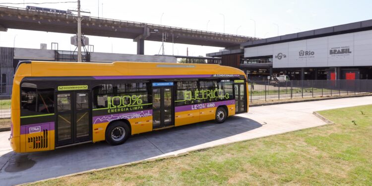 Ônibus elétricos apresentados no Terminal Gentileza, no Rio de Janeiro